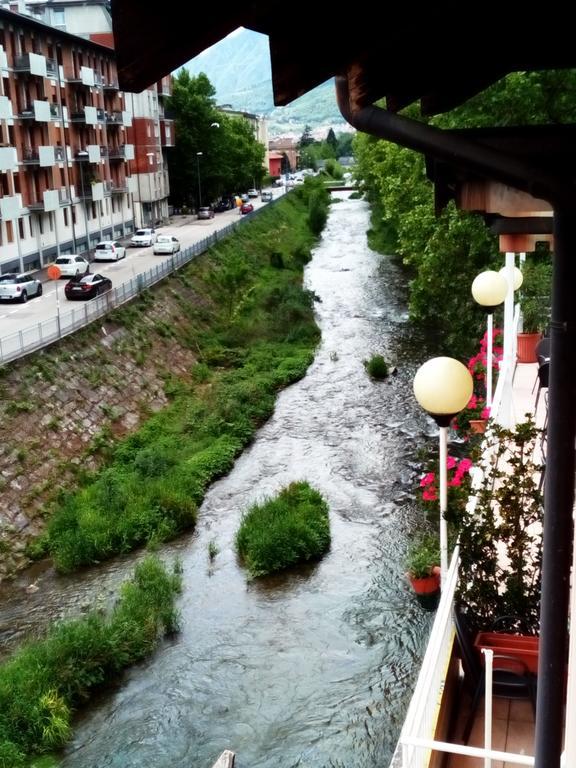 Alloggio Ponte Dei Cavalleggeri Hotell Trento Eksteriør bilde