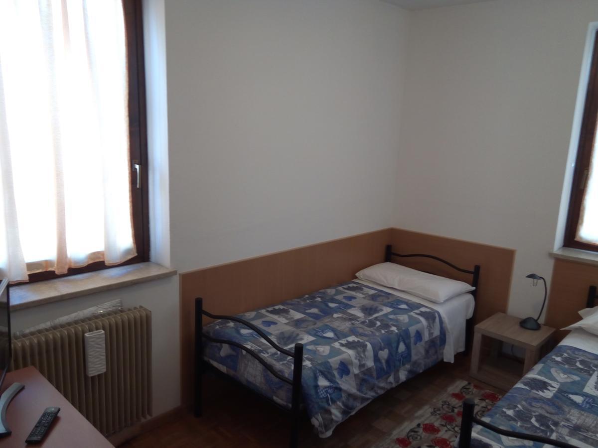 Alloggio Ponte Dei Cavalleggeri Hotell Trento Eksteriør bilde