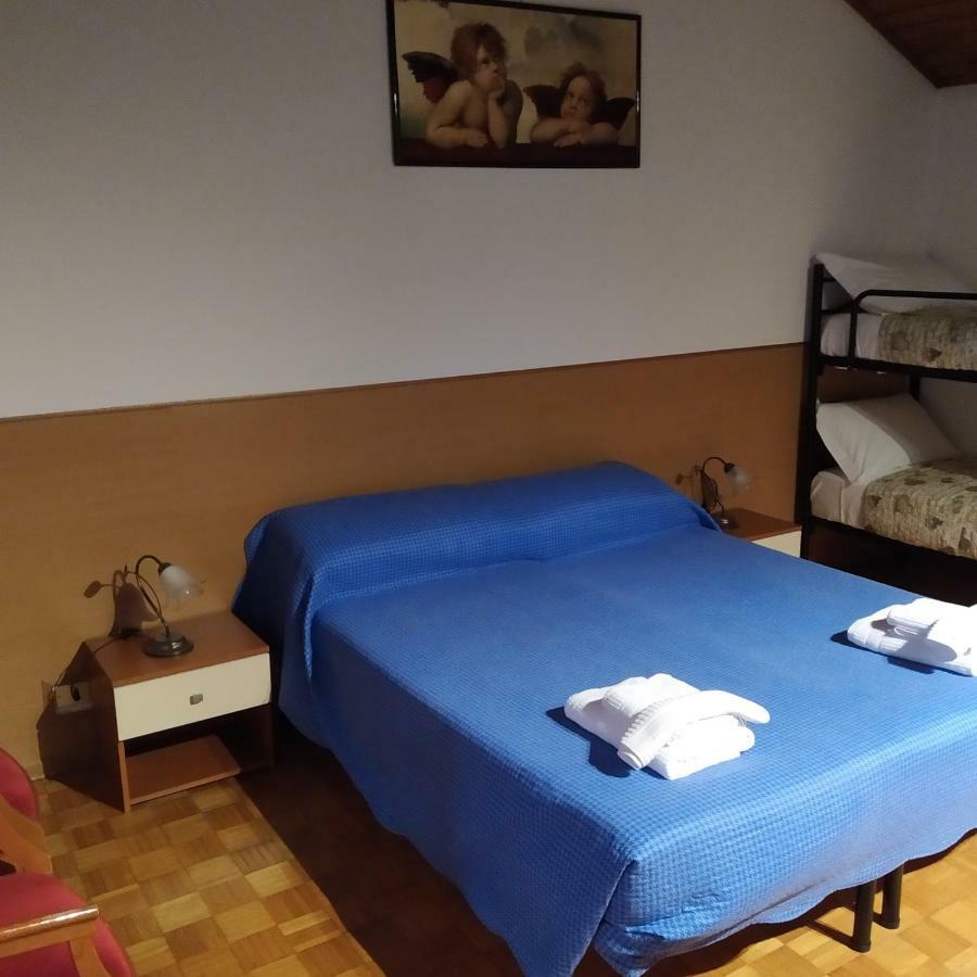 Alloggio Ponte Dei Cavalleggeri Hotell Trento Eksteriør bilde